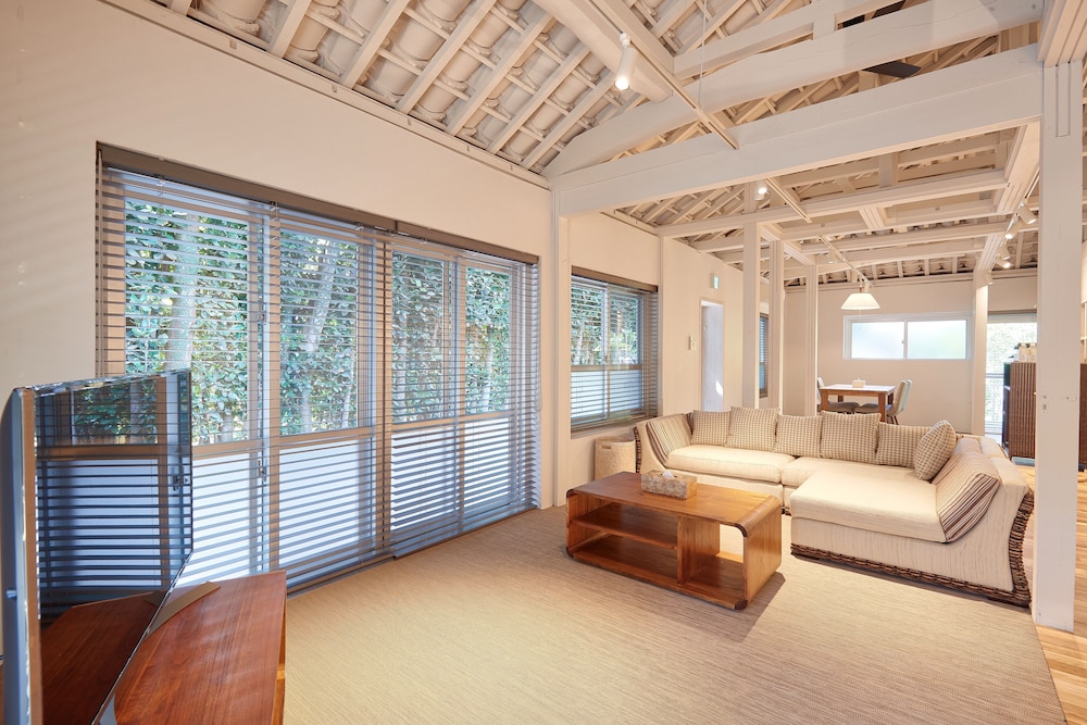 1棟貸しヴィラ リビングルーム2 | アダンリゾート 太陽～Tida～