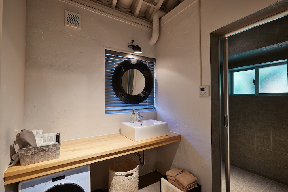 1棟貸しヴィラ バスルーム1 | アダンリゾート 太陽～Tida～