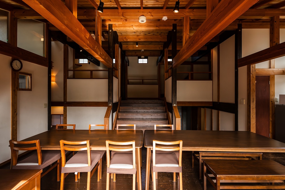 Private Villa with Open-Air Bath (117sqm), Non Smoking 客室内のダイニングエリア3 | 蔵の宿松屋