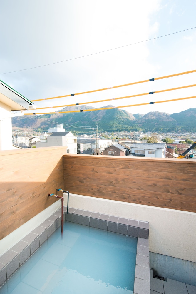 スーペリア トリプルルーム 露天風呂付 バスルーム2 | エタビア 湯布院駅前
