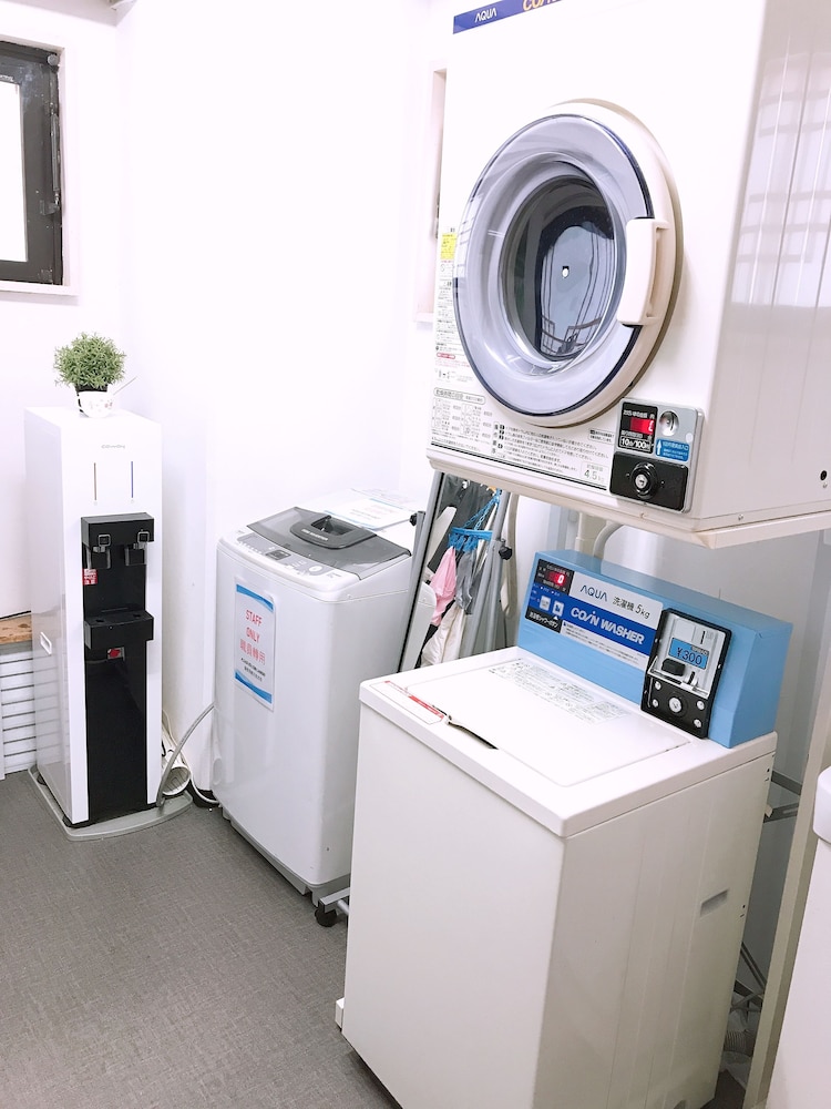 ベーシック 4 人部屋 共用バスルーム ランドリー0 | 新宿 Sky Capsule