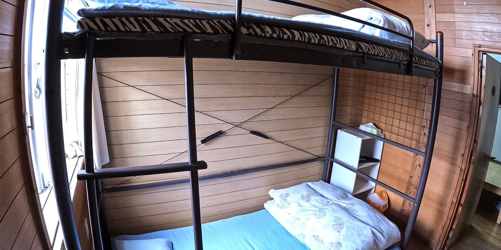 ツインルーム 共用バスルーム 客室2 | ゲストハウスえみっくす石垣島