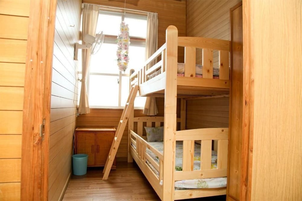 ツインルーム 共用バスルーム 客室1 | ゲストハウスえみっくす石垣島