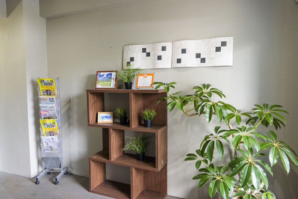 ロビー1 | Mr.KINJO エミネンス inn 牧志