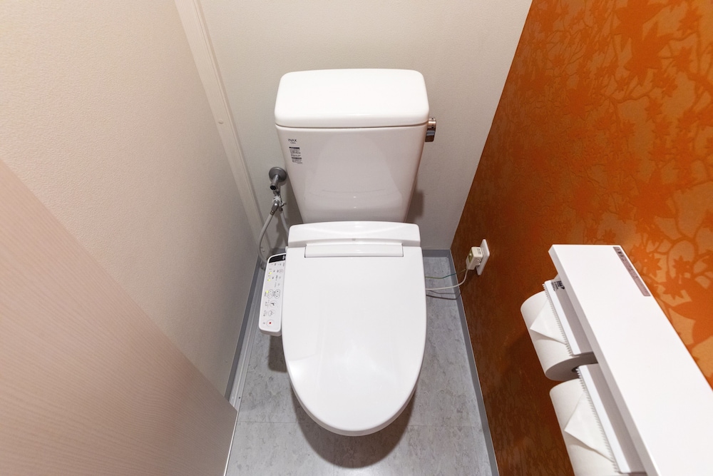 ダブルルーム バスルーム1 | Mr.KINJO エミネンス inn 牧志