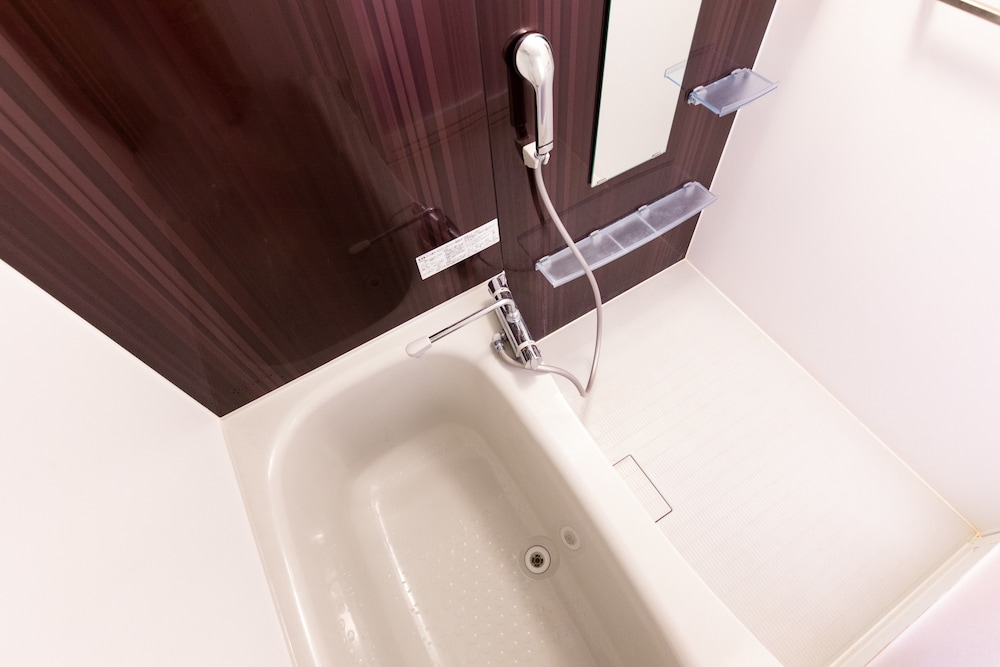 ベーシック ダブルルーム バスルーム1 | コンドミニアムホテル リッカ in Nago