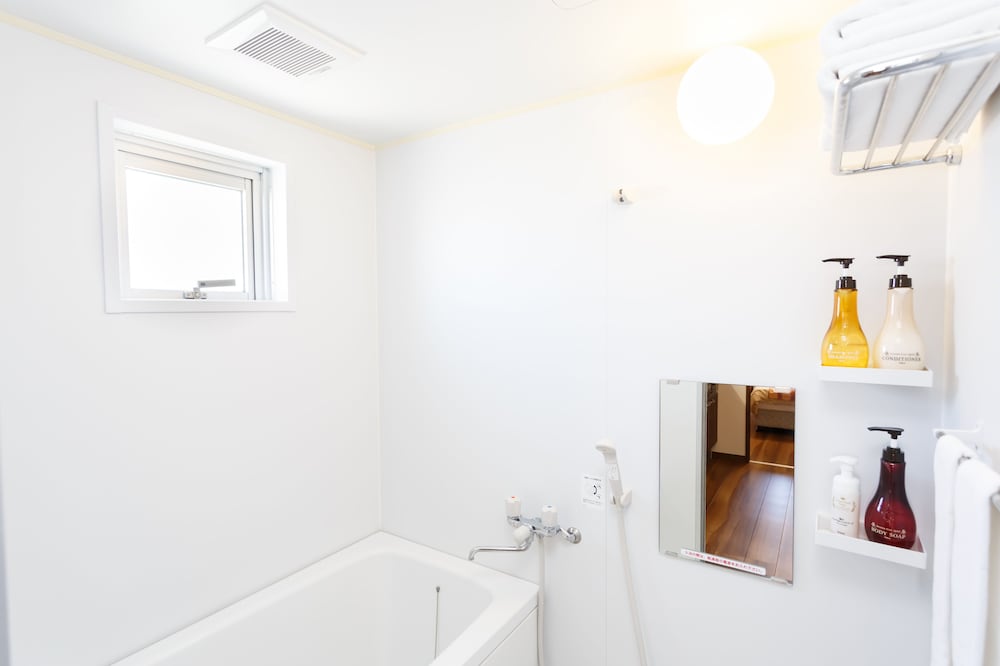 コーナー ツインルーム バスルーム1 | ホテルピースリーイン宮古島 NEXUS