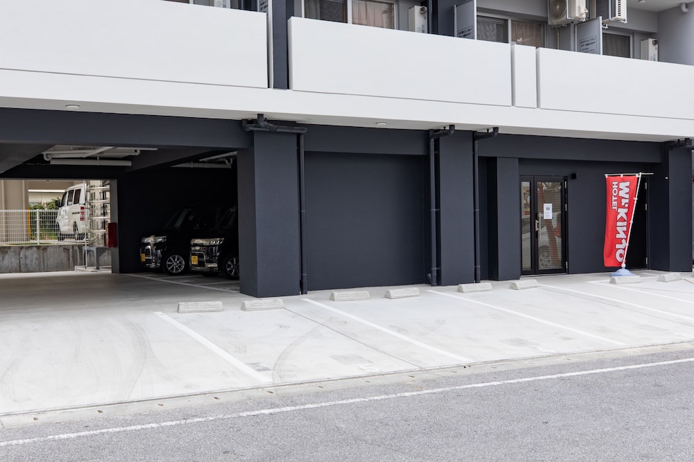 施設の正面1 | Mr.KINJO in PREMIUM TERRACE CHATAN | Mr.KINJO in PREMIUM TERRACE CHATAN