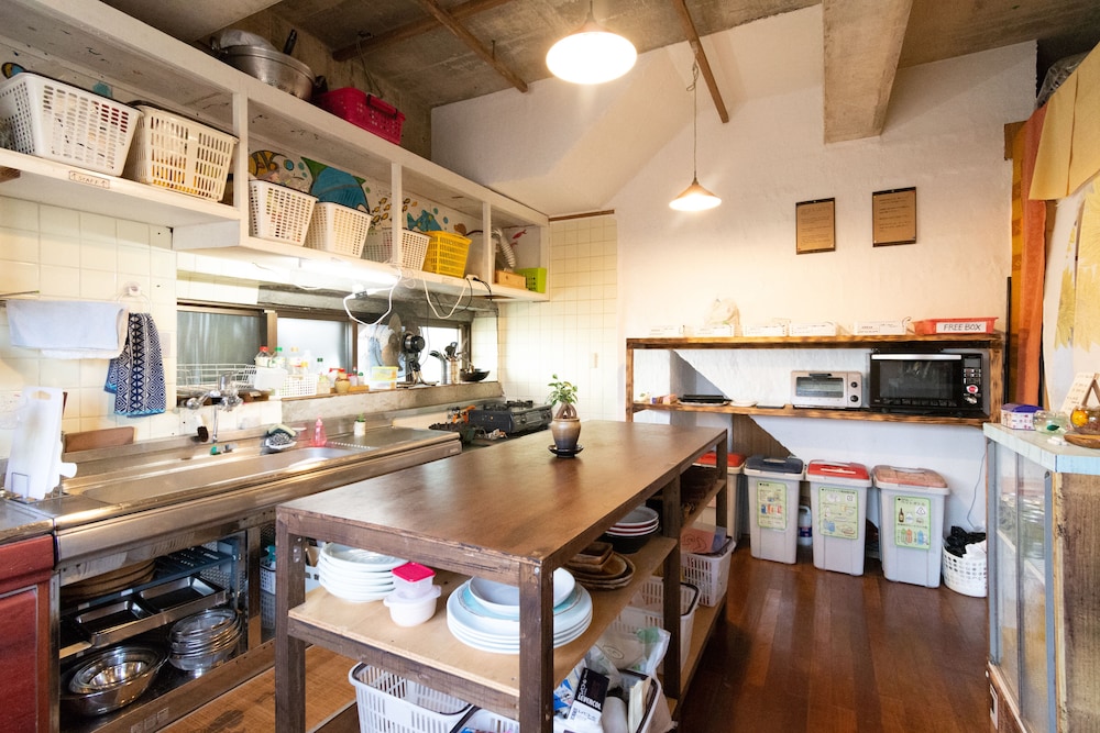 エコノミー ツインルーム 共用バスルーム 共用キッチン0 | ゲストハウス あしびな