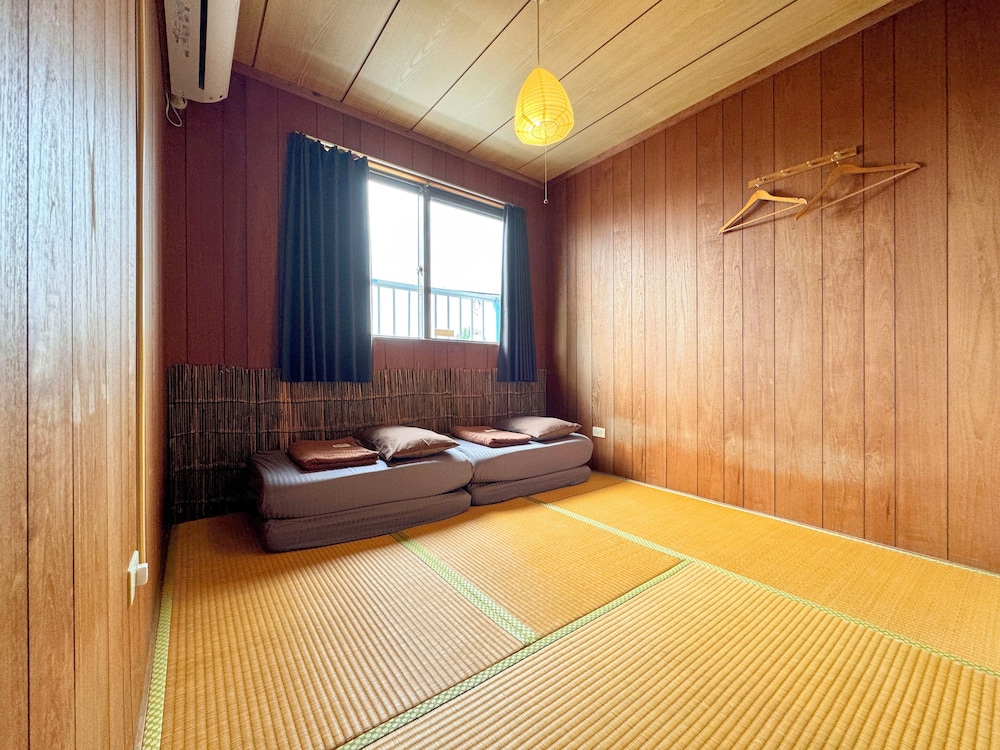 エコノミー ツインルーム 共用バスルーム 客室7 | ゲストハウス あしびな