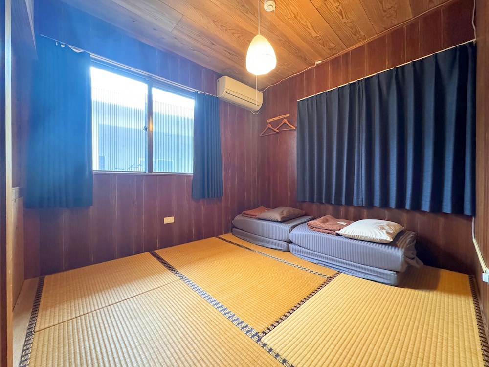 エコノミー ツインルーム 共用バスルーム 客室10 | ゲストハウス あしびな