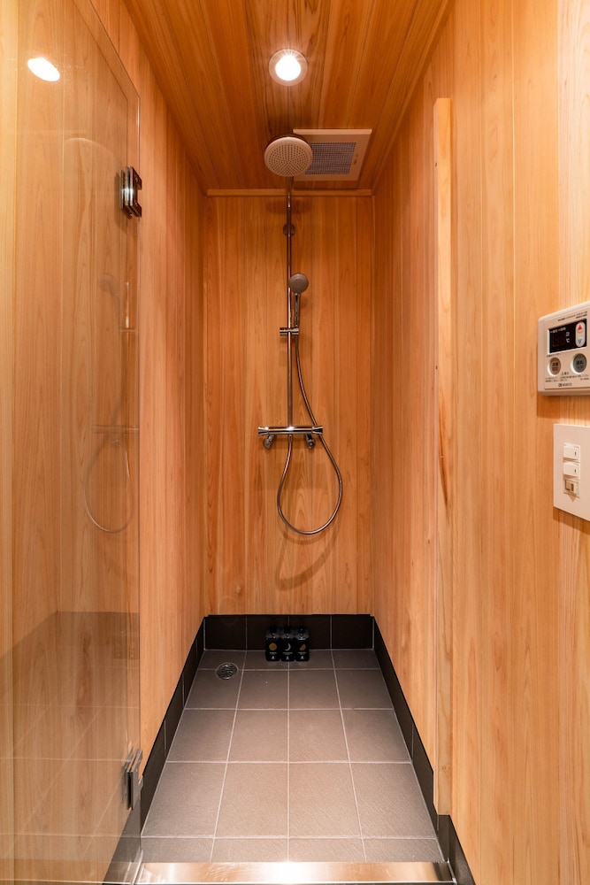 トラディショナル ルーム 1 ベッドルーム 禁煙 専用バスルーム バスルームのシャワー0 | 西玖