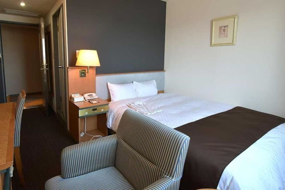 スタンダード ダブルルーム クイーンベッド 1 台 客室2 | ブロッサムホテル弘前