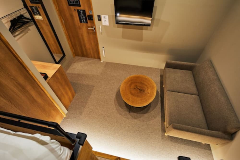 コンフォート 4 人部屋 禁煙 リビング エリア1 | mizuka Imaizumi 2 - unmanned hotel-