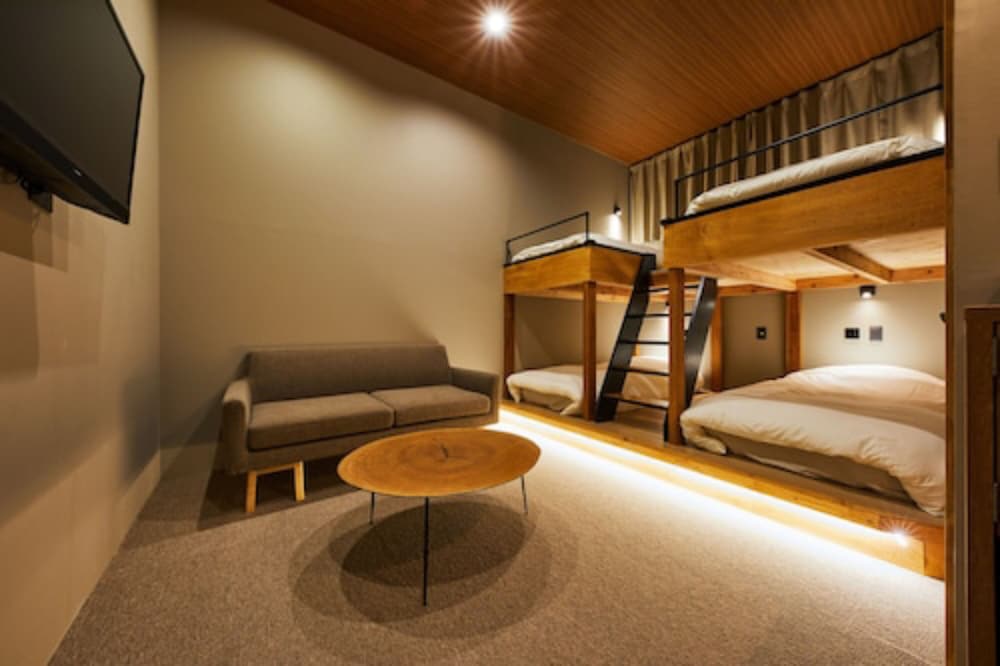 コンフォート 4 人部屋 禁煙 リビング エリア2 | mizuka Imaizumi 2 - unmanned hotel-