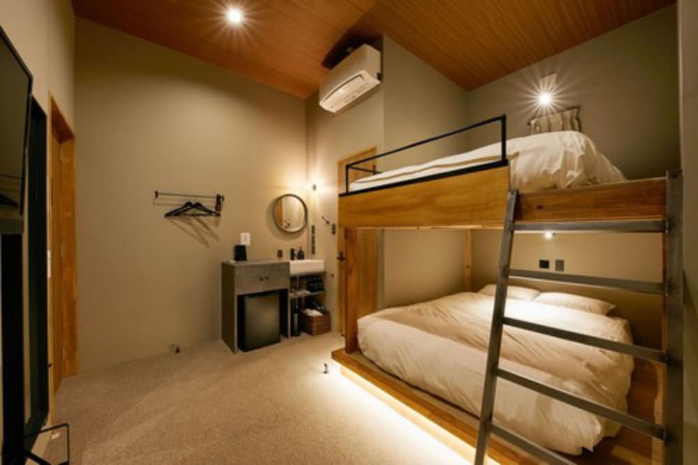 スタンダード ダブルルーム ダブルベッド 2 台 客室1 | mizuka Imaizumi 2 - unmanned hotel-