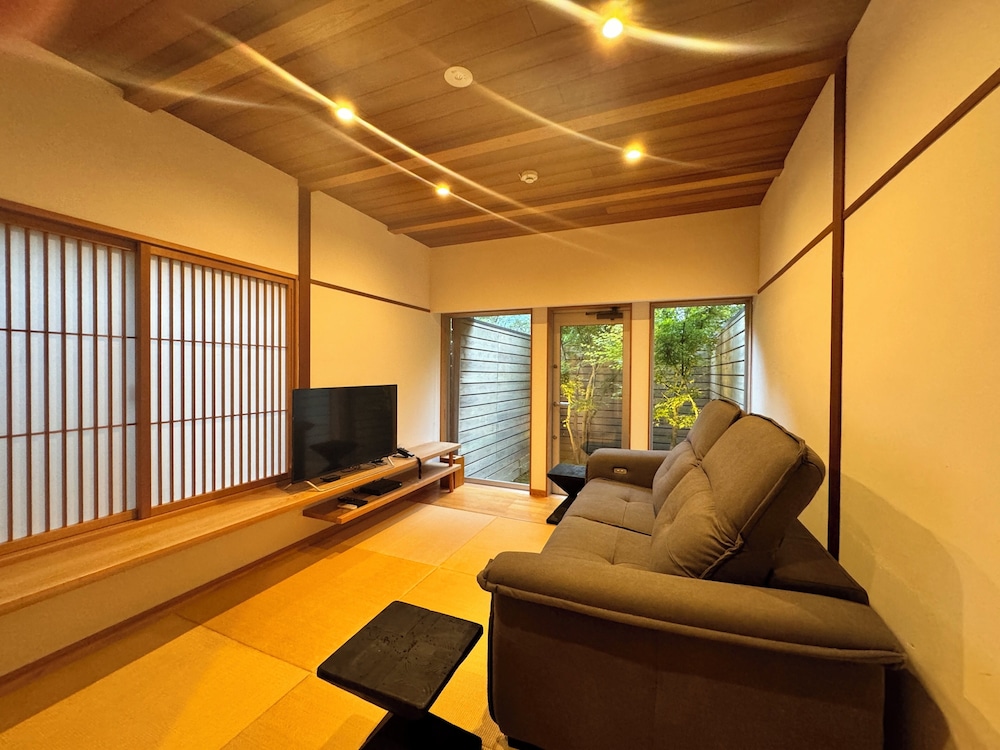 温泉付き和洋室「をりから」-離れ- 客室5 | 旅館 吉田屋