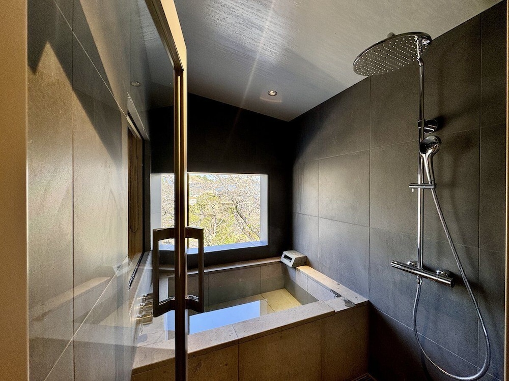 温泉付き和洋室 Twin バスルーム2 | 旅館 吉田屋