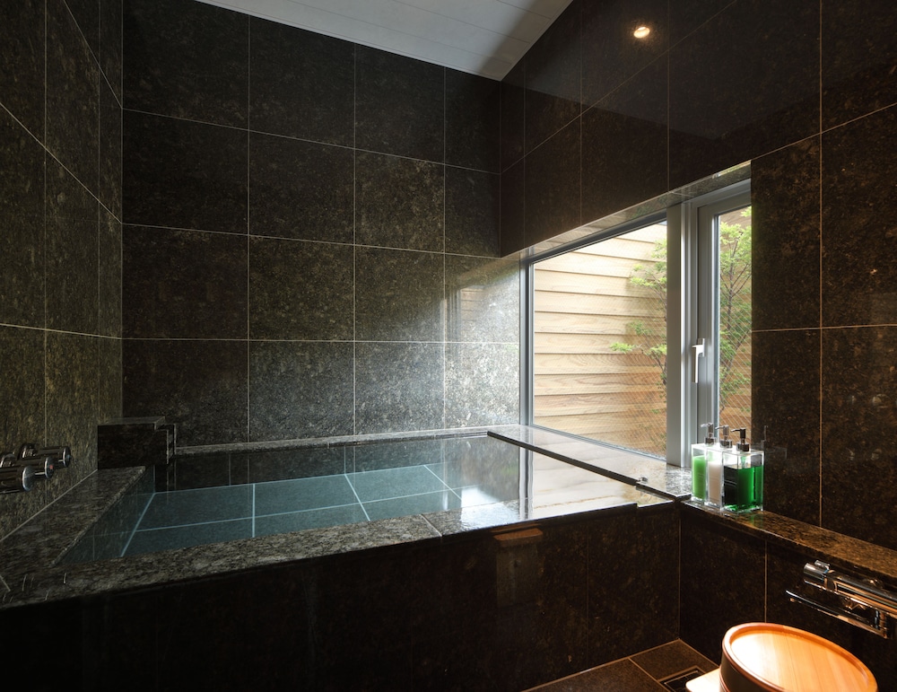 温泉付き和洋室「をりから」-離れ- バスルーム0 | 旅館 吉田屋