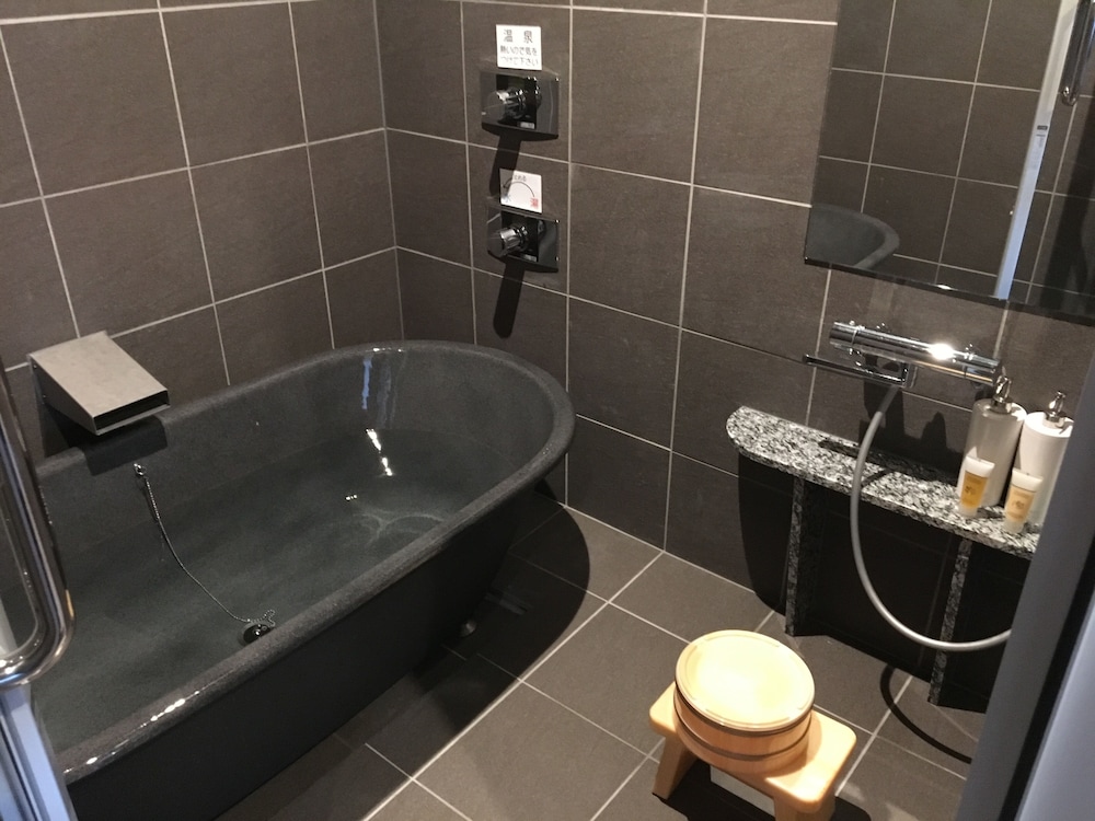 温泉付き和洋室 Twin バスルーム1 | 旅館 吉田屋