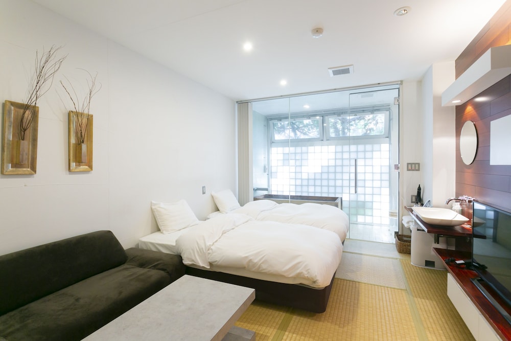 温泉付き和洋室 twin 「楓」-kaede- 客室1 | 旅館 吉田屋