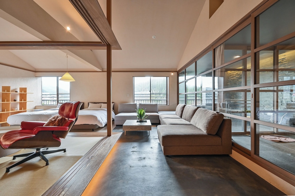 温泉付きハイグレード 和洋室 「譲葉」-Yuzuriha- 客室3 | 旅館 吉田屋