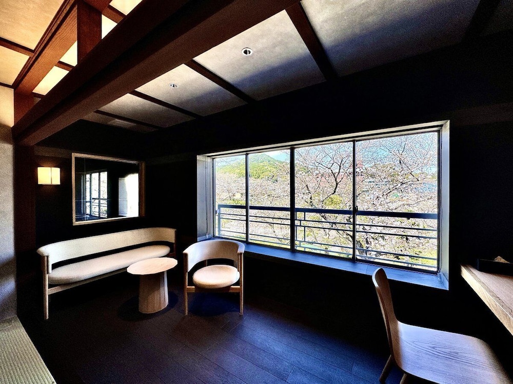 High-grade Japanese-Western room with hot spring "Kiren" -Mokuren 客室2 | 旅館 吉田屋