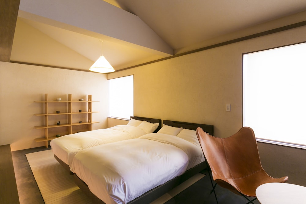 温泉付きハイグレード 和洋室 「譲葉」-Yuzuriha- 客室1 | 旅館 吉田屋