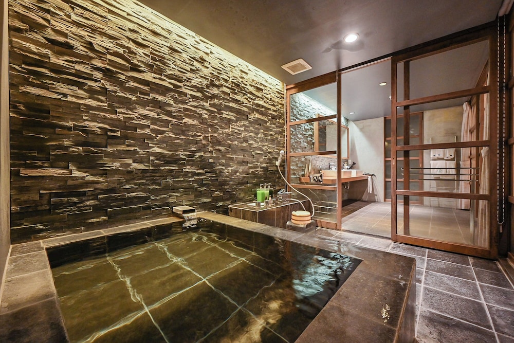 温泉付きハイグレード 和洋室 「譲葉」-Yuzuriha- バスルーム0 | 旅館 吉田屋