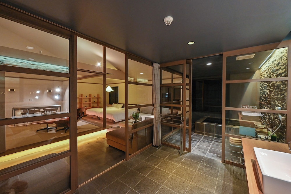 温泉付きハイグレード 和洋室 「譲葉」-Yuzuriha- 客室4 | 旅館 吉田屋