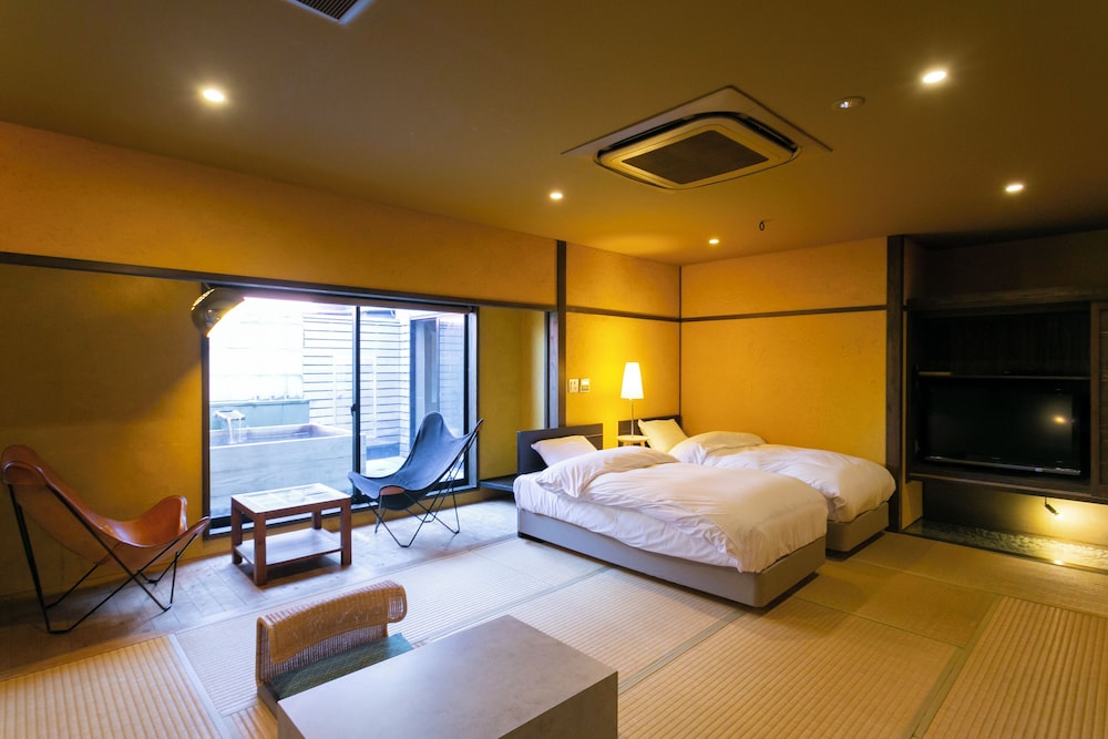 温泉付きハイグレード 和室 「山吹」-yamabuki- 客室1 | 旅館 吉田屋