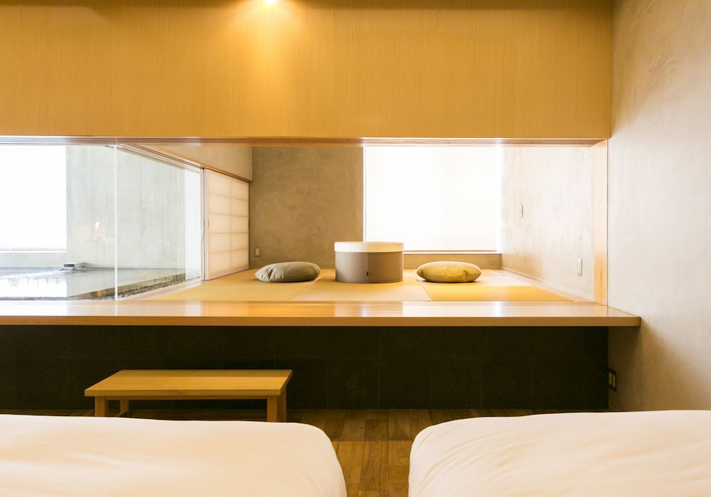 温泉付きプレミアム 和洋室「鈴懸」-suzukake- 客室1 | 旅館 吉田屋