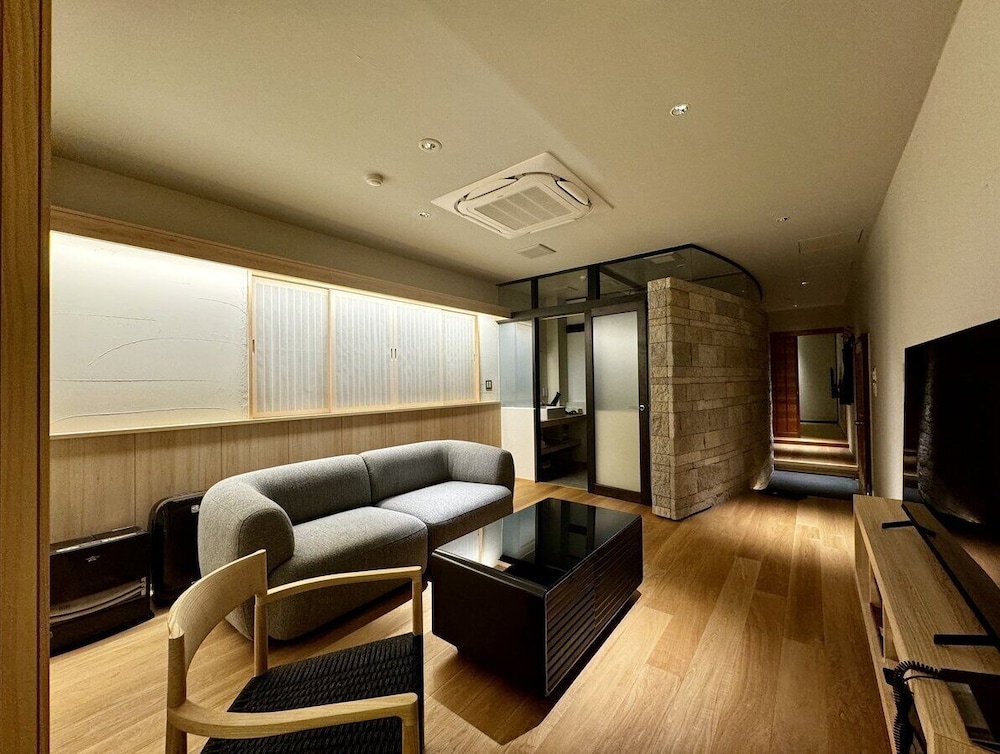 温泉付きハイグレード 洋和室「桜」-sakura- 客室1 | 旅館 吉田屋