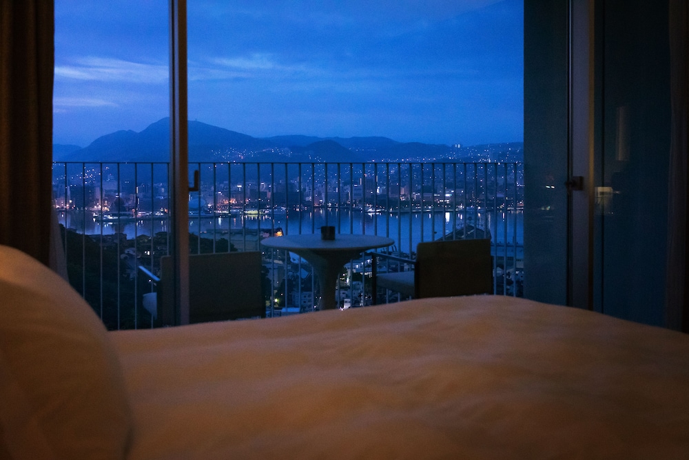 [新館]ハーバースイート（ジャグジーバス付） 客室2 | ガーデン テラス 長崎 ホテル & リゾート