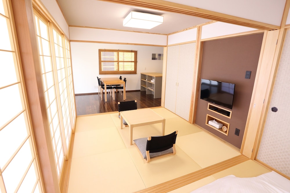 一棟貸し リビング エリア1 | たびの邸宅 沖縄今帰仁 HOMANN CONCEPT
