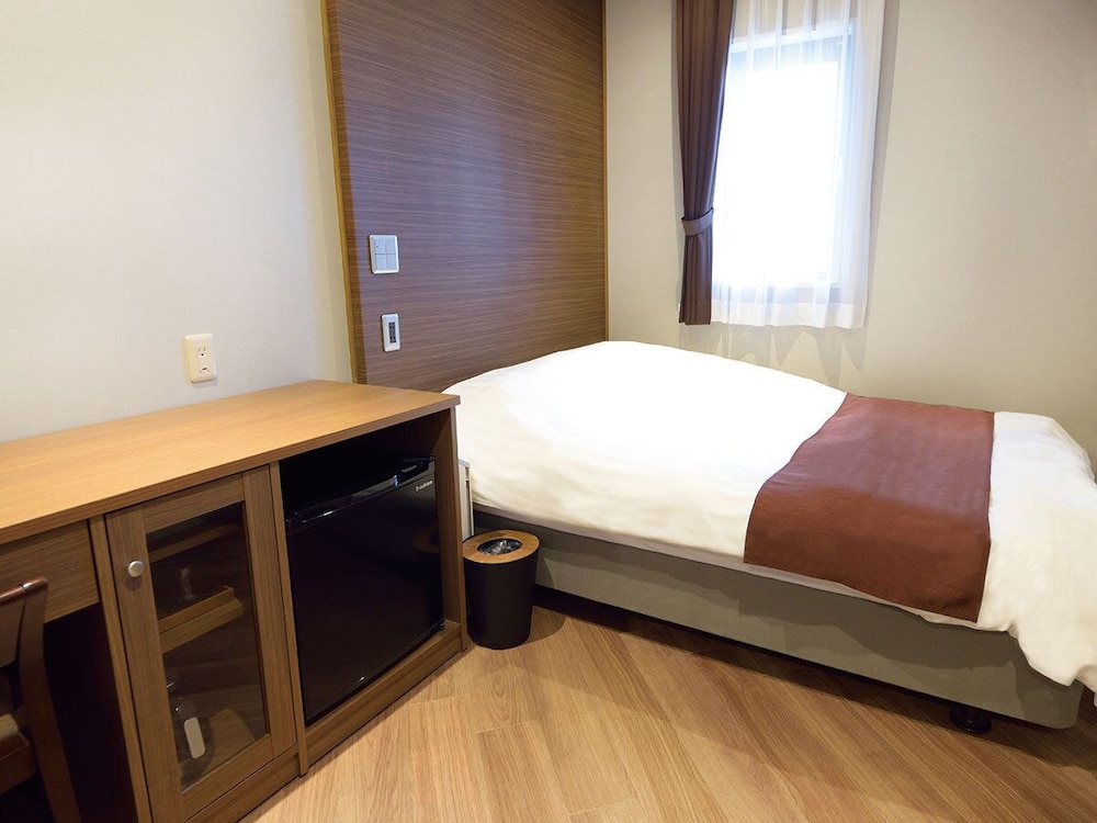 スタンダード シングルルーム ダブルベッド 1 台 禁煙 (19 sqm) | ホテルアベストグランデ岡山