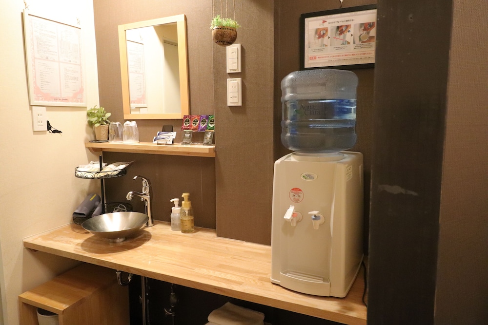 ベーシック ダブルルーム クイーンベッド 1 台 禁煙 客室3 | ホテル ラ フォンテーヌ