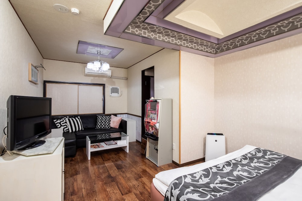 ベーシック ダブルルーム クイーンベッド 1 台 禁煙 客室1 | ホテル ラ フォンテーヌ