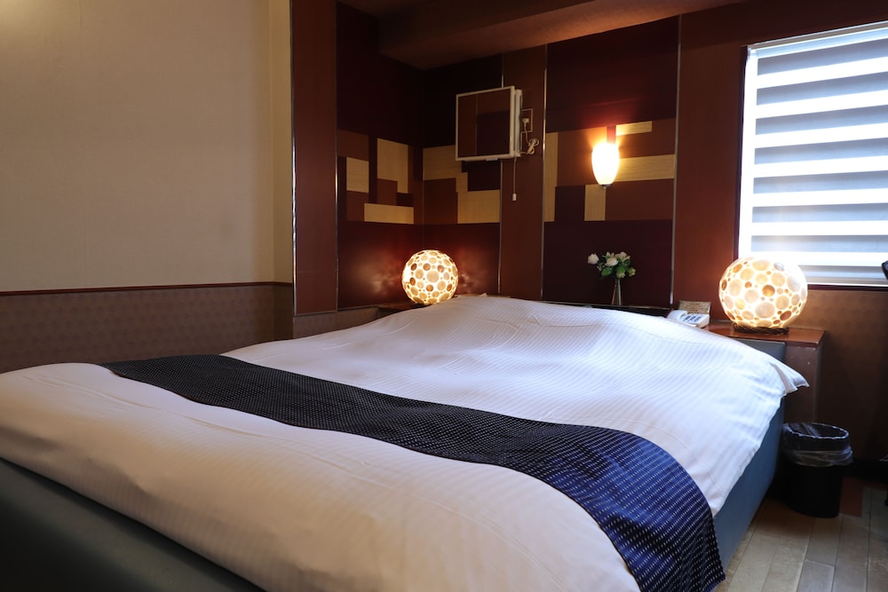 クラシックダブルルーム禁煙 | ホテル ラ フォンテーヌ