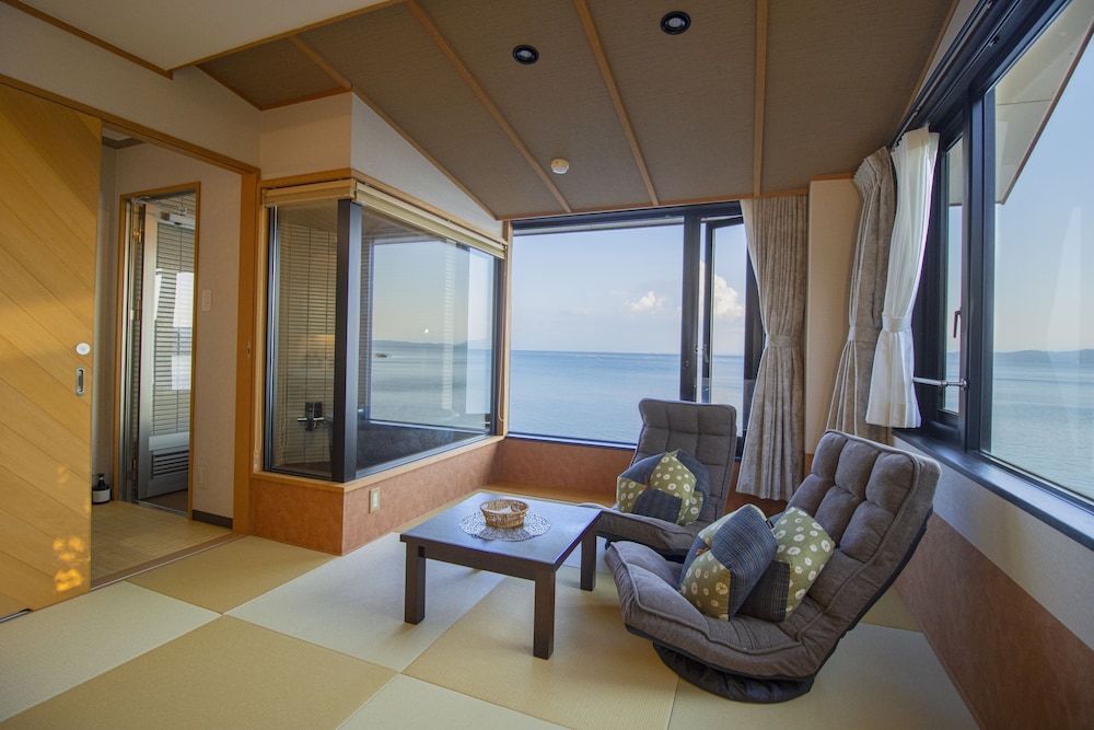 特別室 小上がりツインルーム 禁煙 ペット不可 客室5 | La・se・ri Resort & Stay