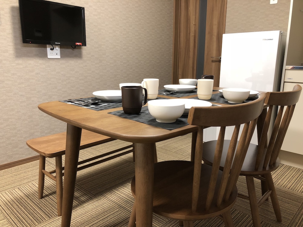 アパートメントフォース 客室内のダイニングエリア1 | 京蔵 別邸二条
