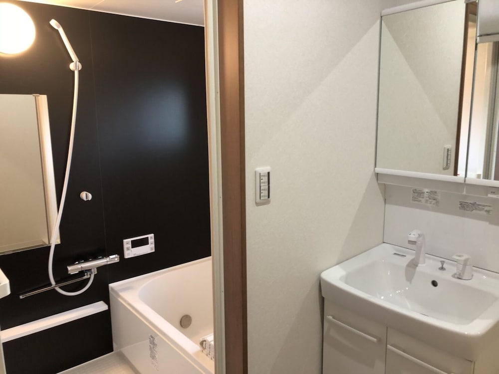 アパートメントダブル バスルーム1 | 京蔵 別邸二条