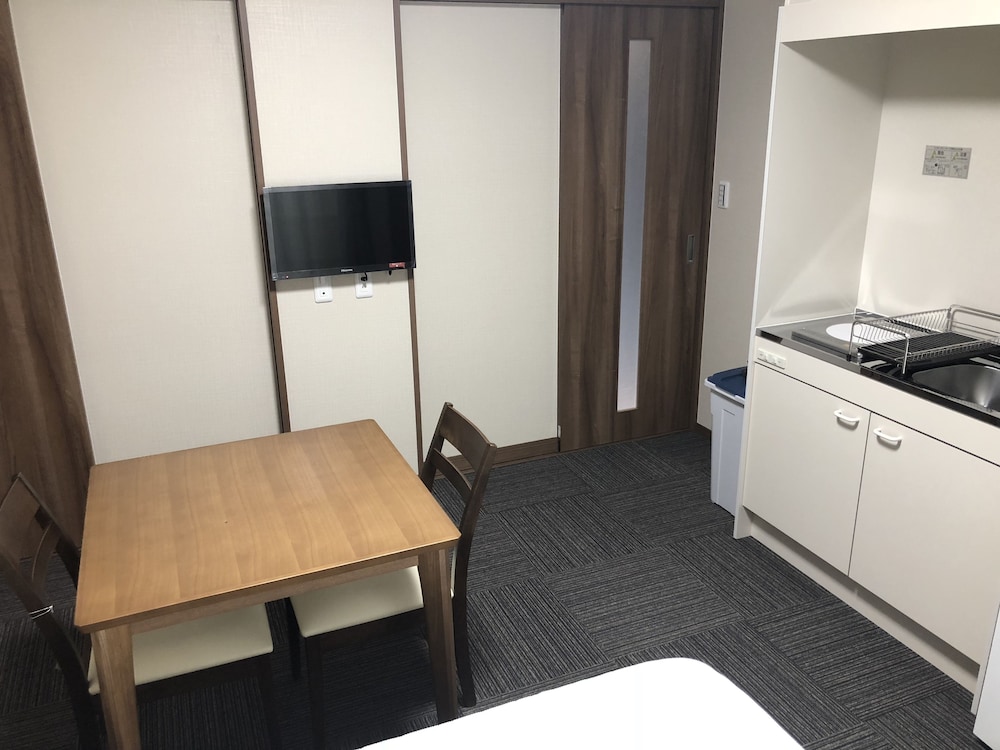 アパートメントダブル 客室内のダイニングエリア1 | 京蔵 別邸二条