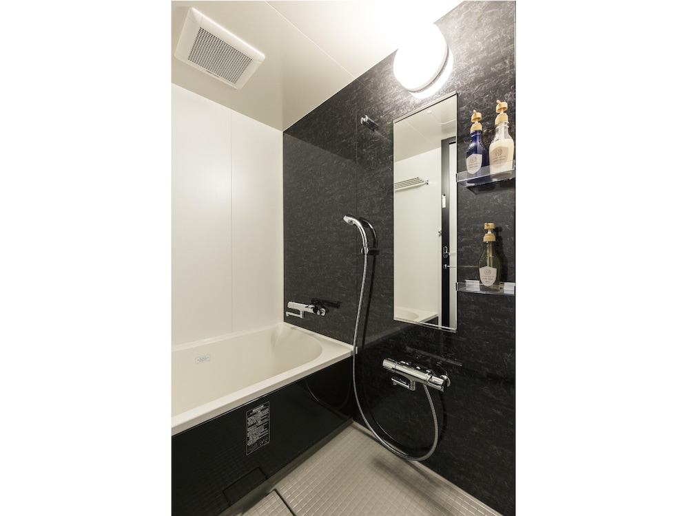 デラックスツインルーム (4名利用) バスルーム0 | KOKO HOTEL 京都四条烏丸