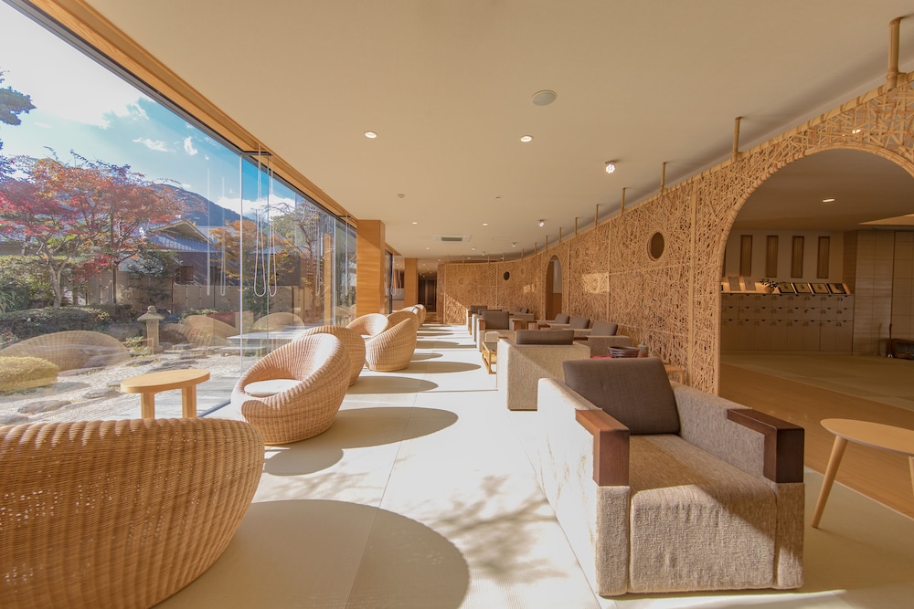 ロビーラウンジ1 | 別府温泉 竹と椿のお宿 花べっぷ