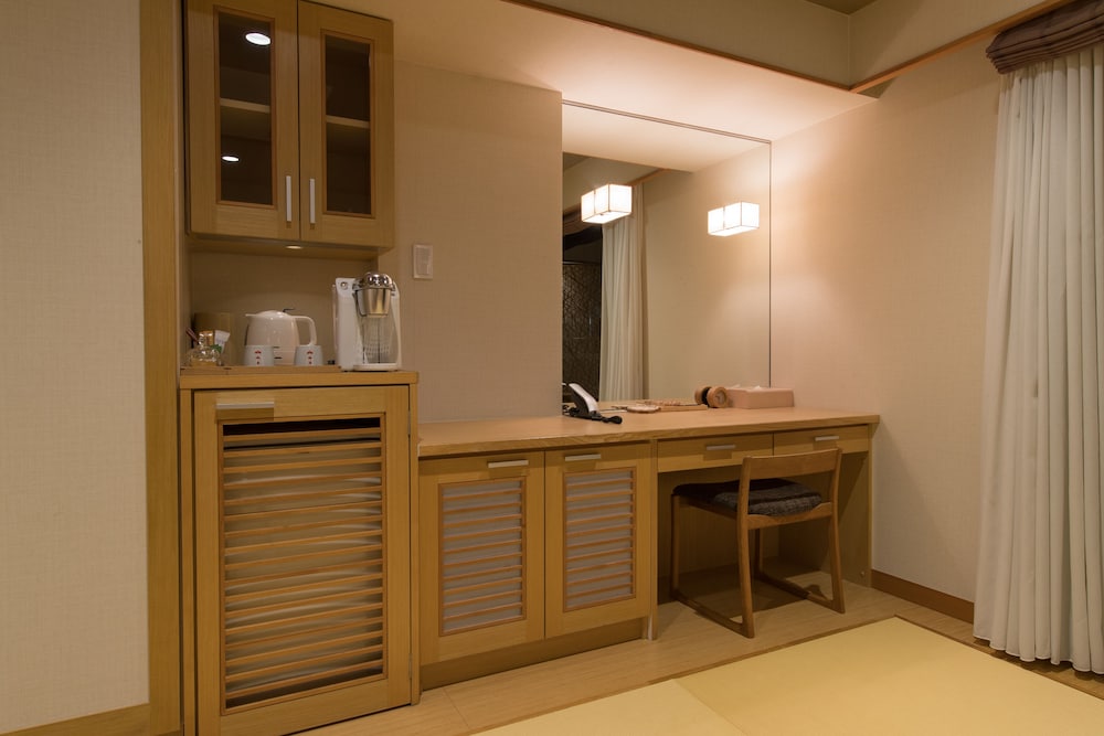 和洋室 4人部屋 禁煙 客室の設備とサービス0 | 別府温泉 竹と椿のお宿 花べっぷ