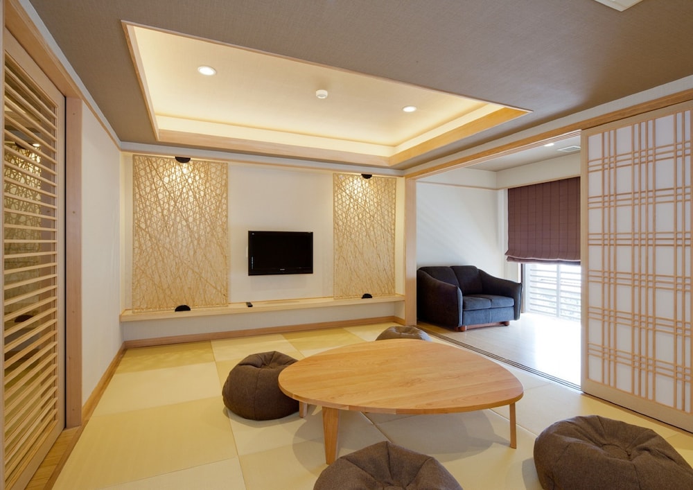 和洋室 4人部屋 禁煙 | 別府温泉 竹と椿のお宿 花べっぷ