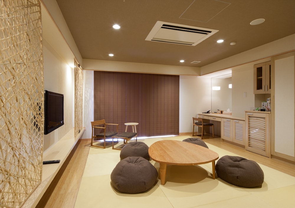 和洋室 4人部屋 禁煙 客室1 | 別府温泉 竹と椿のお宿 花べっぷ