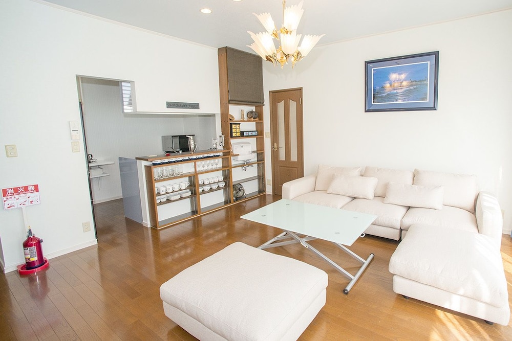 一棟貸し リビング エリア0 | 逗子 ビーチハウス