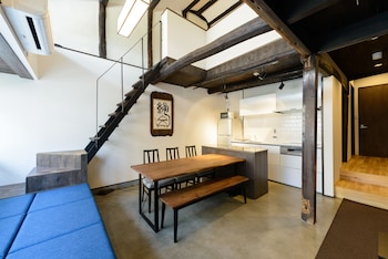 Shiki Homes 鶴亀